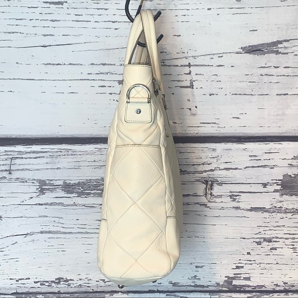 Tod’s White Quilted Pebble Leather Purse - Picture 5 of 16